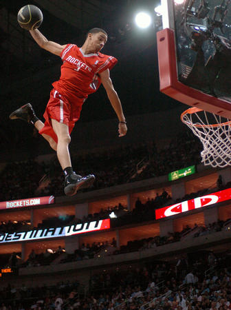 贝纳蒂亚：裁判偷了我们的点球，和他们说话时几乎都不看你（贝纳蒂亚：裁判抢走了我们的点球，与他们交流时几乎不看人）