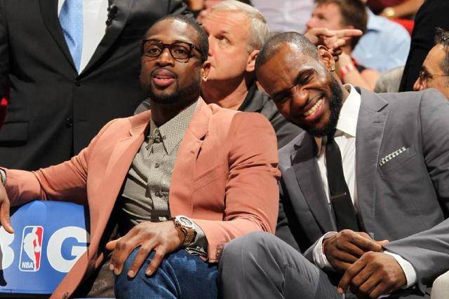 杭州女足举行环西湖徒步活动，全程八公里（杭州女足开展西湖环湖8公里徒步活动）