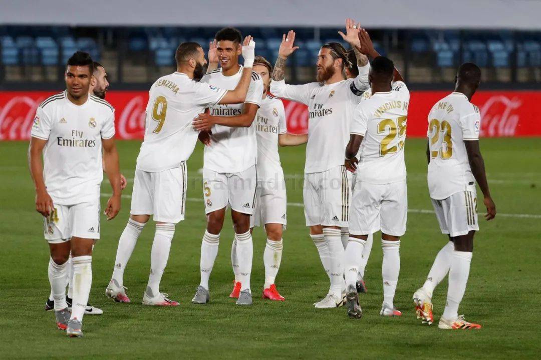 长江后浪推前浪！今日C罗两个纪录遭哈兰德姆巴佩赶超（新生代崛起！哈兰德、姆巴佩今日双双超越C罗两项纪录）