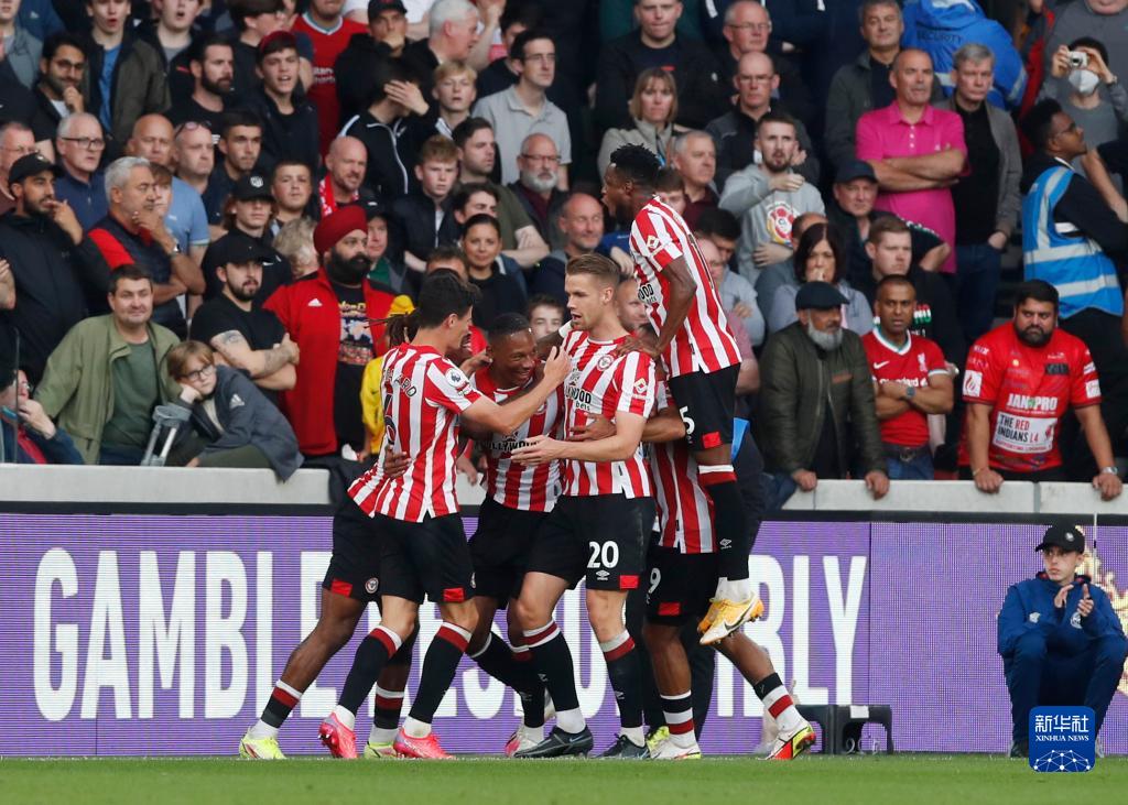 梅西天生内向！但因为足球、变成一个会主动演讲的领袖！（天性内向的梅西，被足球锻造成敢于发声的领袖）