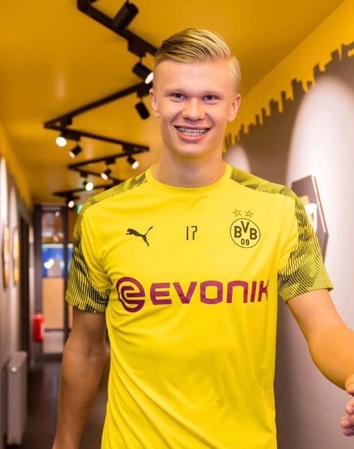 徐江评申花错失冠军：管理层决策有问题，领先时选择足协杯（徐江：申花丢冠因管理层误判，领先时转攻足协杯）