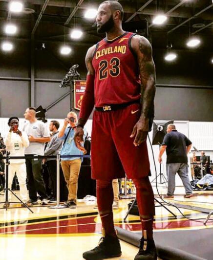 马赛利用定位球取得胜利（定位球成关键，马赛全取三分）