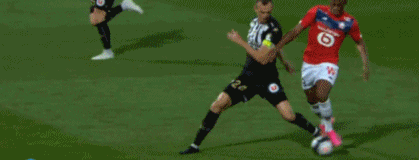 安切洛蒂：贝林厄姆风格像卡卡，他很聪明总能出现在关键位置（安切洛蒂赞贝林厄姆：风格近卡卡，聪明跑位常现关键位置）