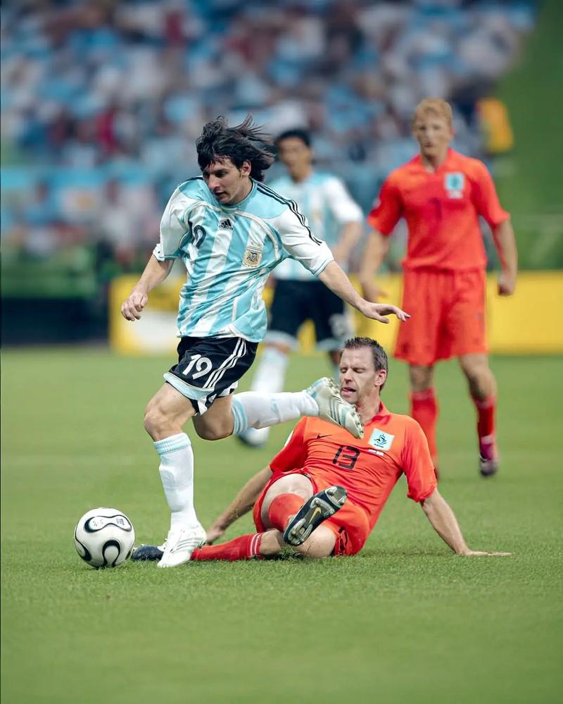 马竞全场逼抢强度极高（马竞全场高强度压迫）