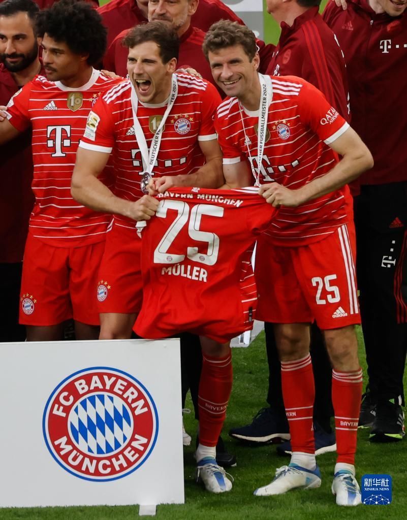 战广岛三箭前路易斯晒照：最后一舞；球员与申花合同月底到期（战广岛三箭前，路易斯晒照称“最后一舞”，与申花合同月底到期）