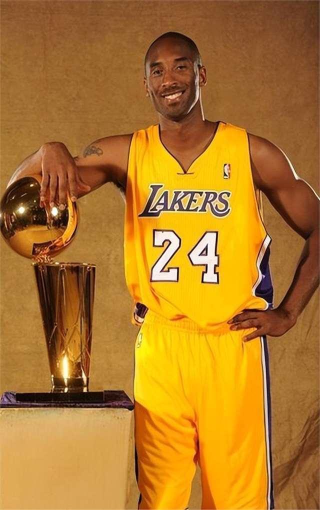 近8次代表西班牙出战正式比赛，奥亚萨瓦尔贡献7球6助攻（奥亚萨瓦尔近8场代表西班牙出战，斩获7球6助攻）