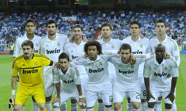 库里一战刷爆纪录！勇士全场沸腾（库里一战打破多项纪录！勇士主场嗨翻天）