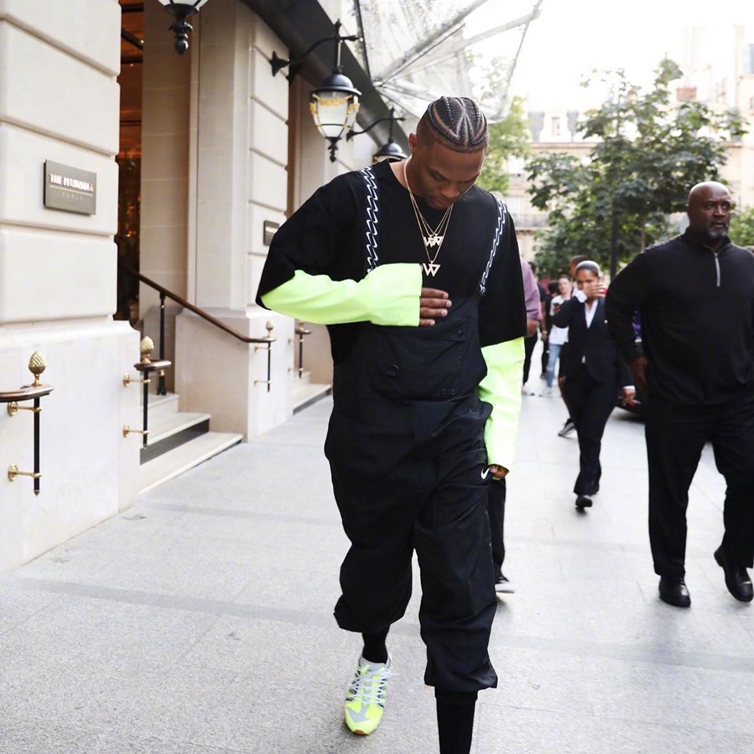 TA：图赫尔战术实验喜忧参半，贝林厄姆主导进攻渐入佳境（TA：图赫尔战术调整成效参差，贝林厄姆引领进攻日趋成熟）